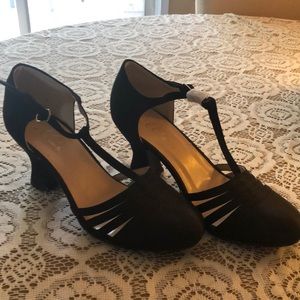 Dress shoes size 6, never worn💕